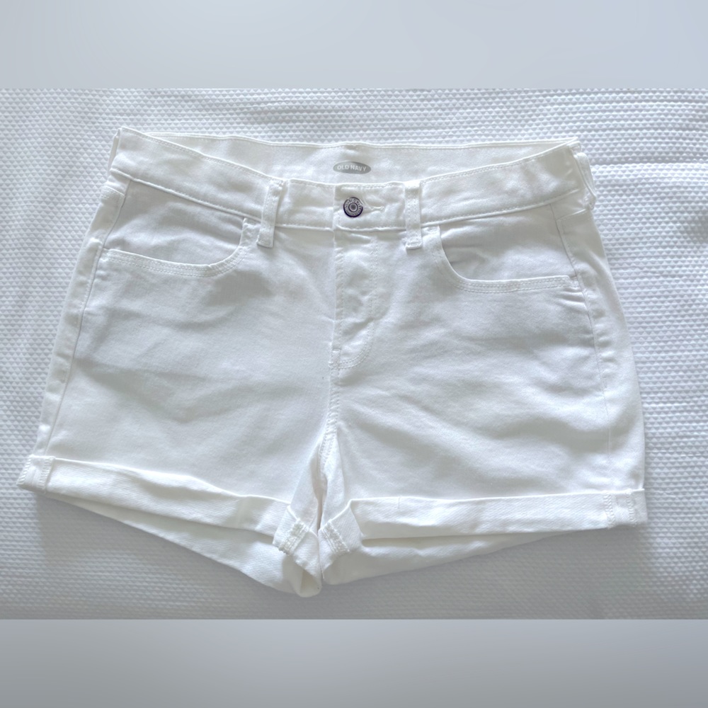 White denim Old Navy shorts, size 8